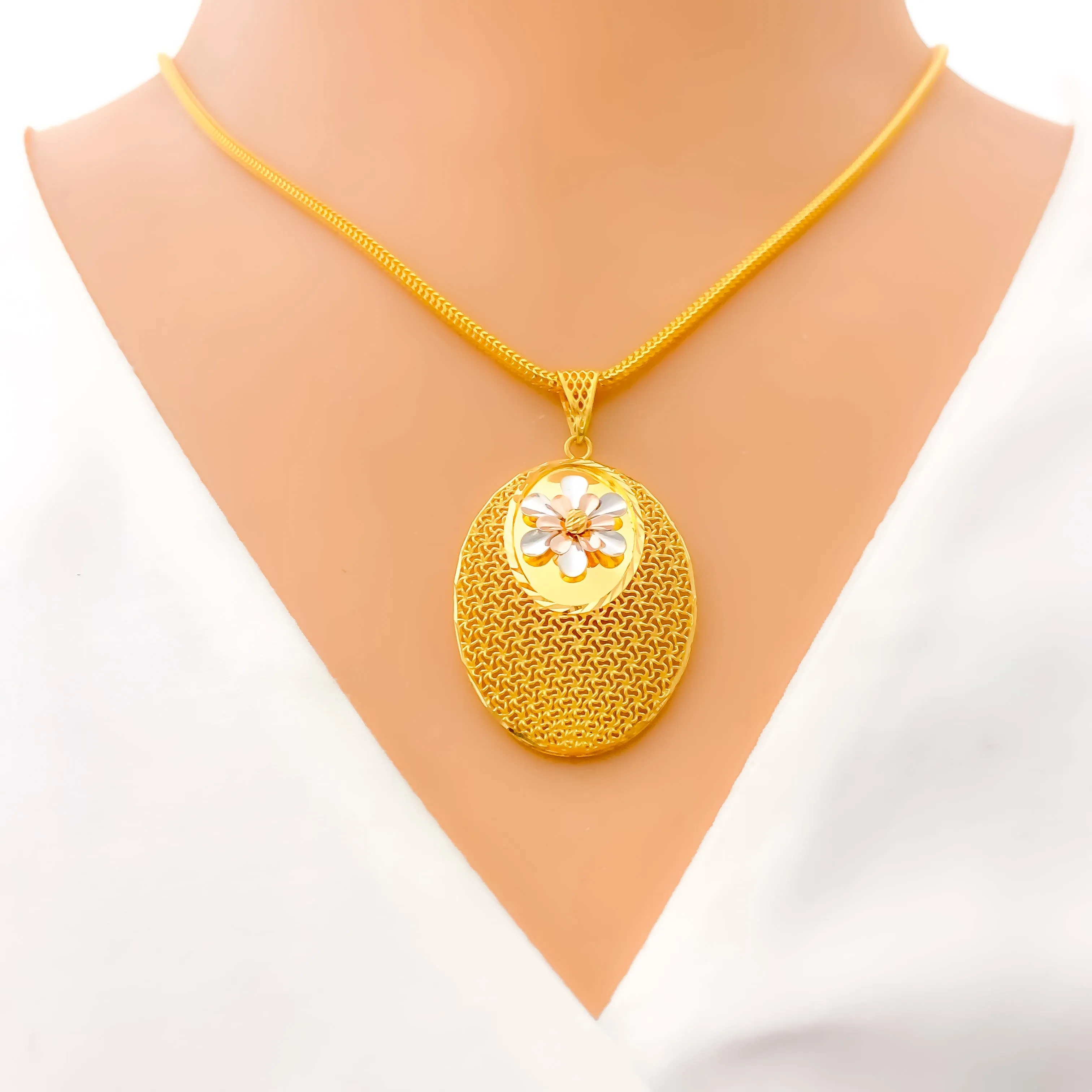 Attractive Floral Oval 22K Gold Mesh Pendant