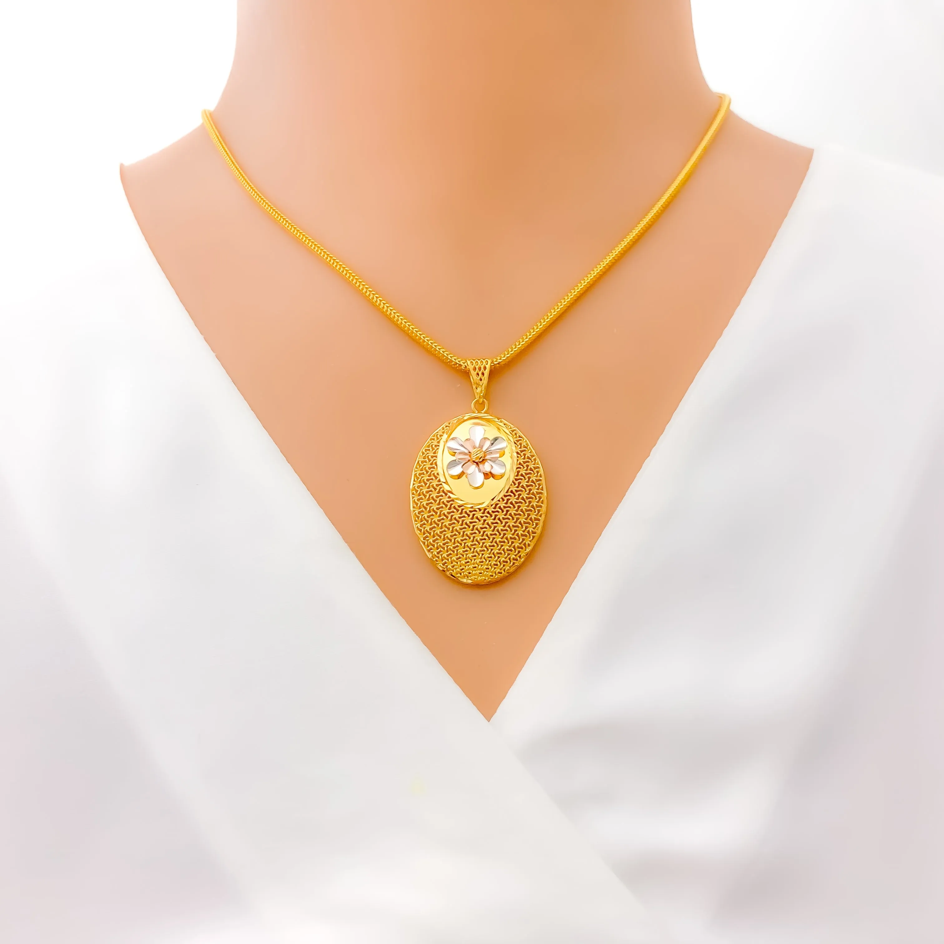 Attractive Floral Oval 22K Gold Mesh Pendant