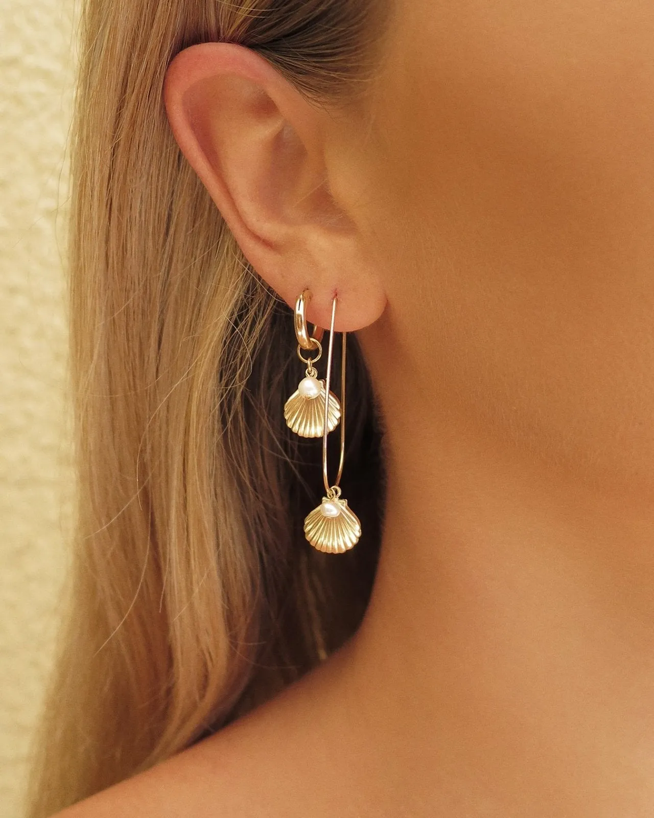 Freshwater Pearl Clam Shell Thick Hoop Earrings