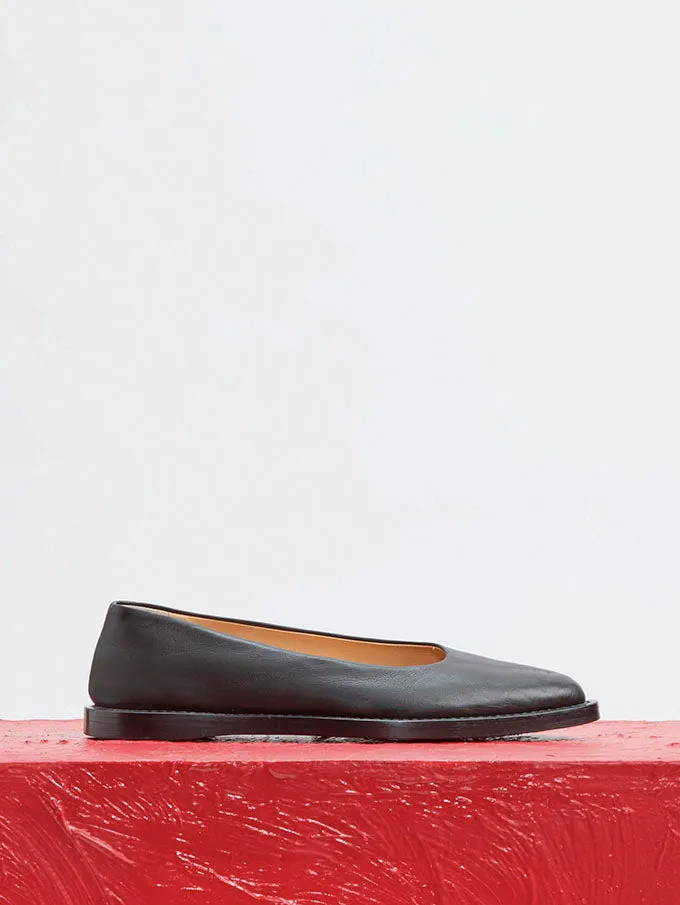 Kati Ballerina Flat Shoe in Black Leather