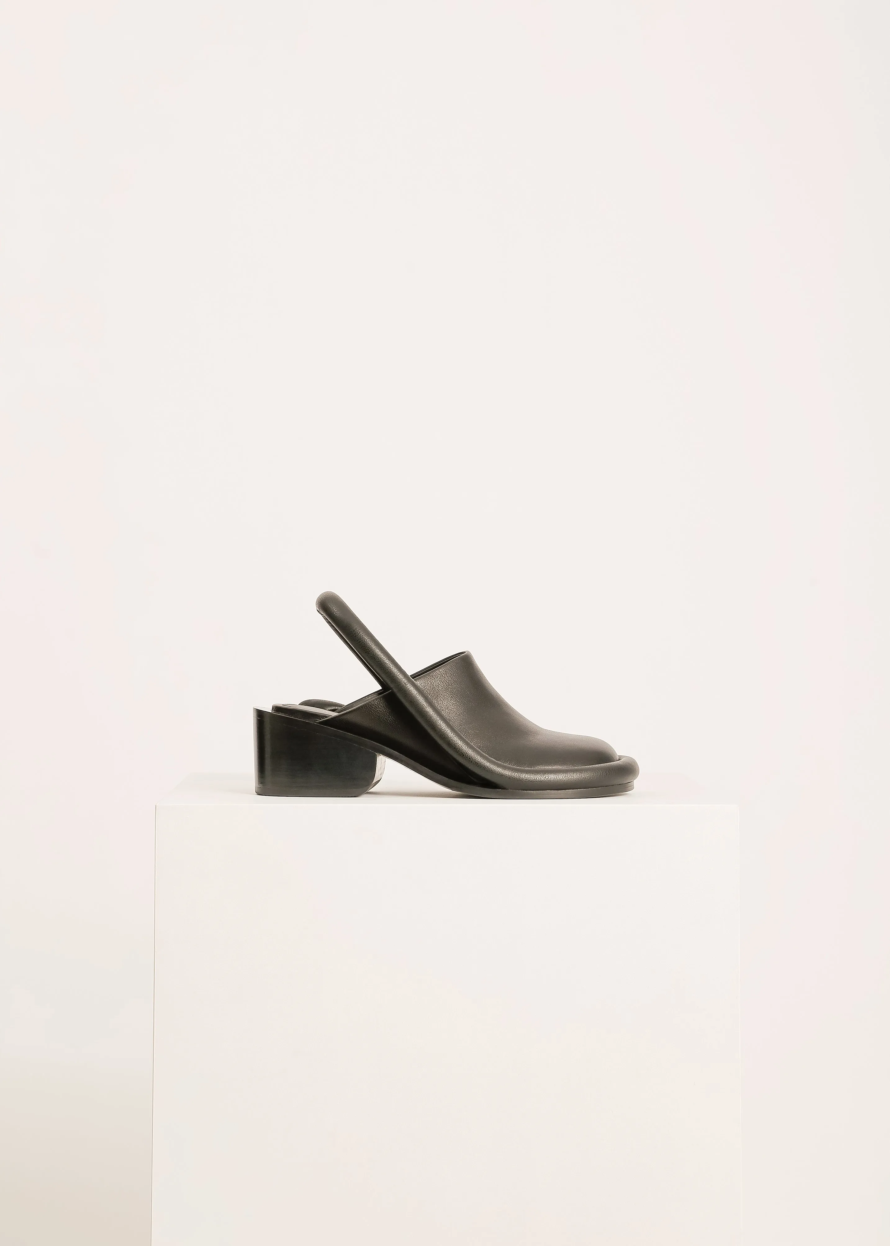 W24 | DAIS HEEL / BLACK