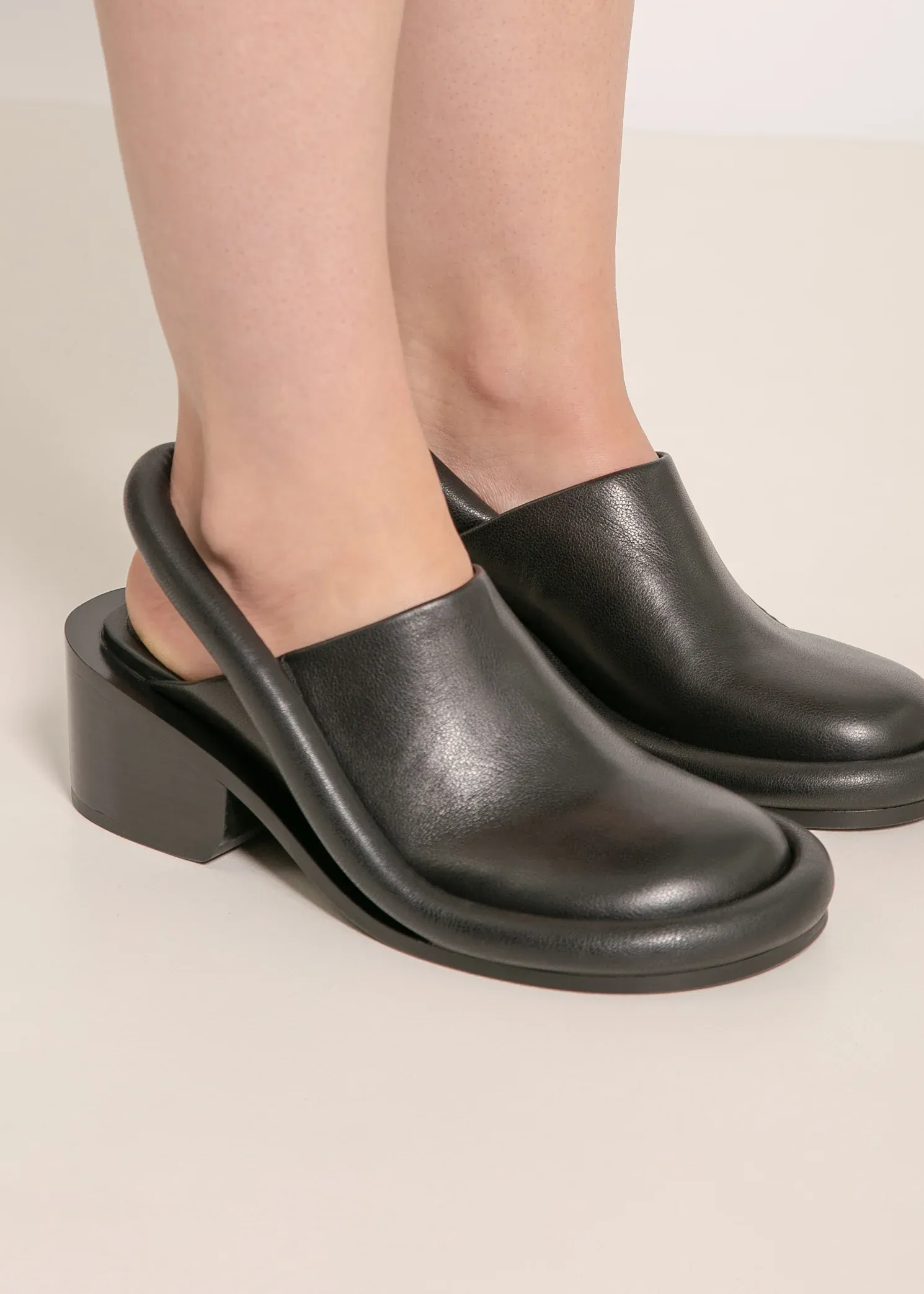 W24 | DAIS HEEL / BLACK